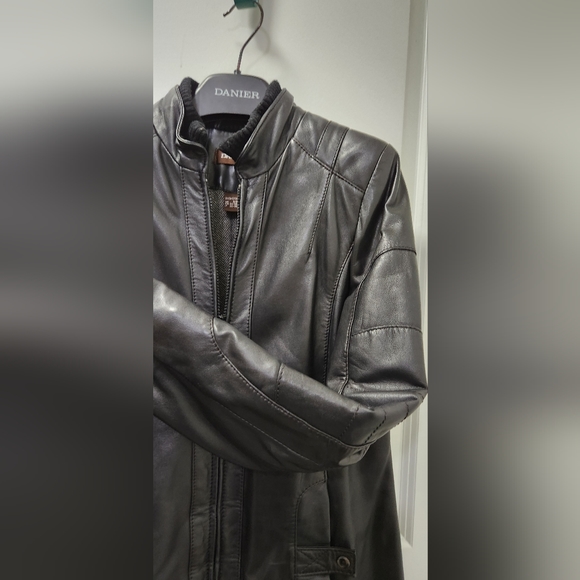 Danier Leather, real leather Winter Jacket full length. BLK color, XS. - Picture 4 of 10